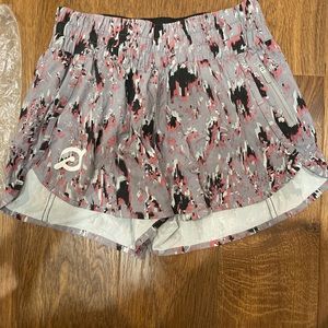Lululemon size 6 Peloton tracker shorts